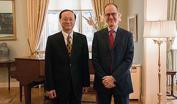 中国国家旅游局局长邵琪伟会见英国驻华大使
