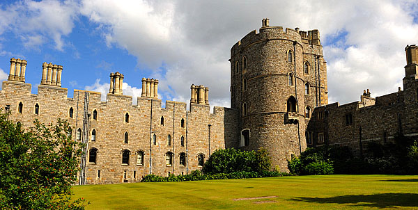 南部西萨塞克斯的阿伦德尔城堡建于11世纪,后被诺福克公爵据有.