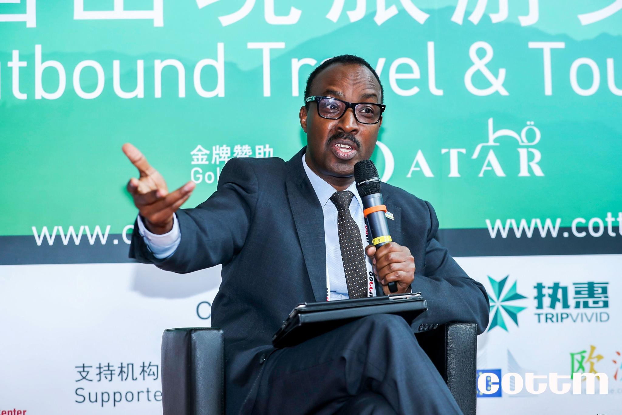 卢旺达大使馆驻华大使Mr. Charles Kayonga